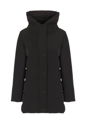Cappotto isolante nero con colletto alto, ampio cappuccio, chiusura frontale a bottoni e spacchi laterali. Presenta un tessuto elegante e liscio con un design minimalista.