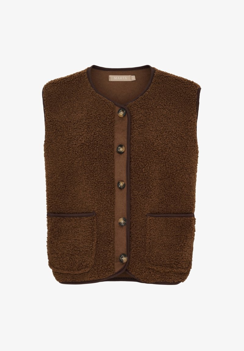 Brun fleecevest med rund halsudskæring, knaplukning og to forlommer. Har et blødt, struktureret design med kontrasterende kant.