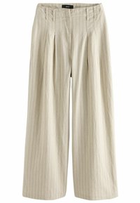 Beige weite Hosen mit vertikalen Nadelstreifen, ausgestattet mit Falten, gestepptem Bund und einer glatten Textur. Hergestellt aus leichtem Stoff.