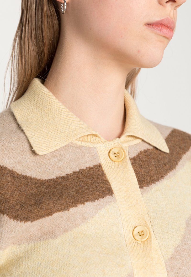 Damen Strickjacken | Envii ENNETTLE CARDIGAN Strickjacke camel pattern/camel - DA46364 Damen Strickjacken | Envii ENNETTLE CARDIGAN Strickjacke camel pattern/camel - DA46364