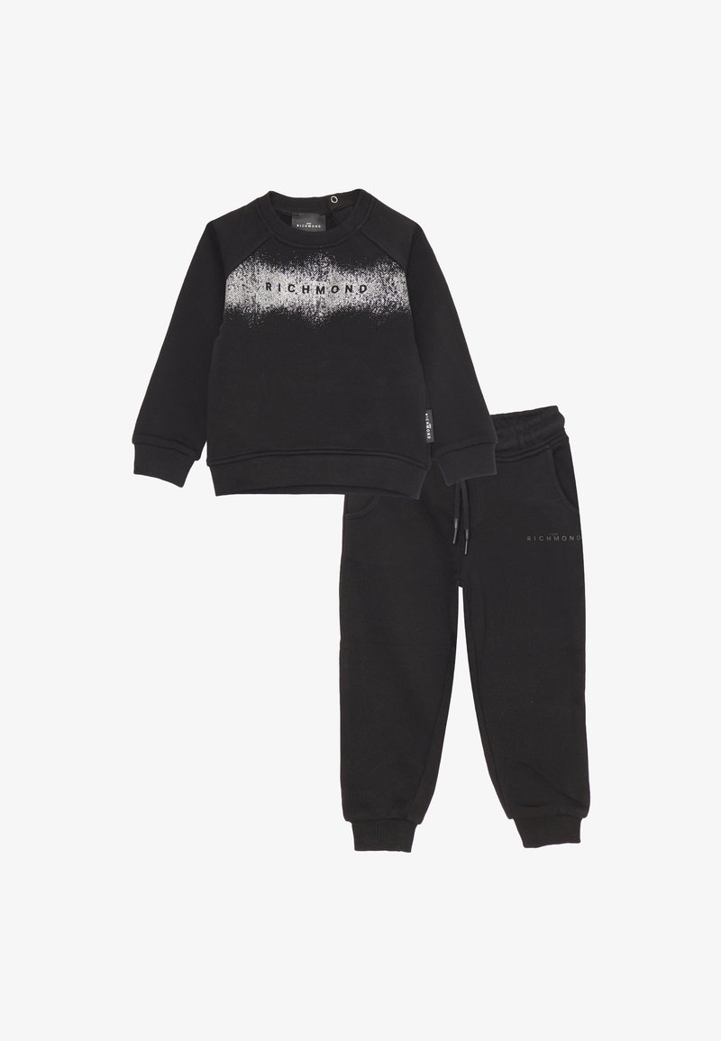 Completo nero a due pezzi composto da una felpa con motivo sfumata e logo, e pantaloni jogger coordinati con vita elastica.