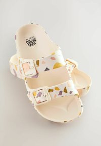 Next REGULAR FIT - DOUBLE BUCKLE - Natikači - white terrazzo printed
