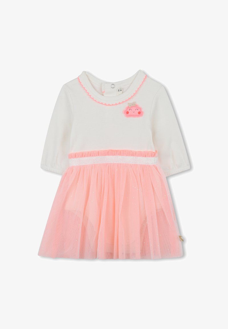 Robe en coton blanche avec une jupe en tulle rose, encolure festonnée rose et appliqué nuage. Le tulle présente des accents brillants dispersés.
