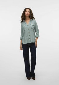 Vero Moda VMBUMPY L/S NEW NOOS - Košilová halenka  - gray mist