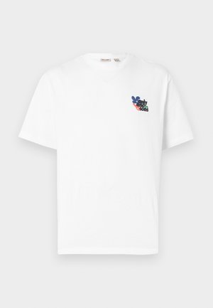 Λευκό T-shirt με κοντά μανίκια, μικρό πολύχρωμο λουλουδένιο λογότυπο και κείμενο "only & sons" στο αριστερό στήθος.