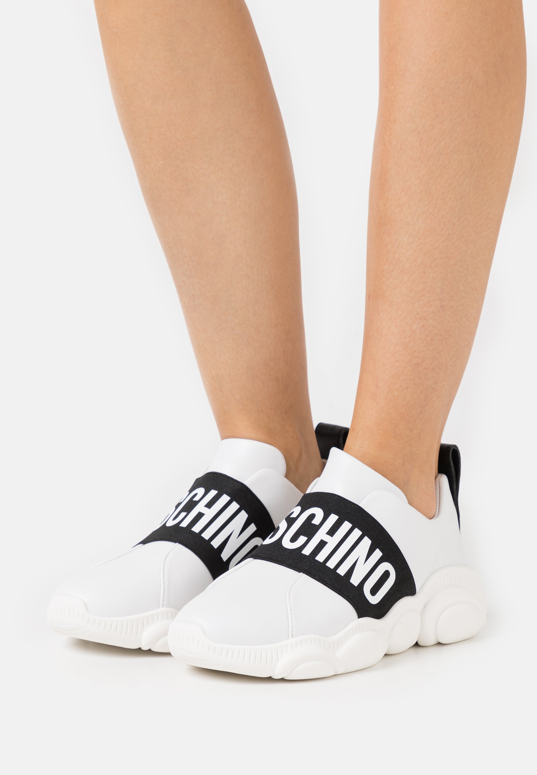moschino chaussure chaussette