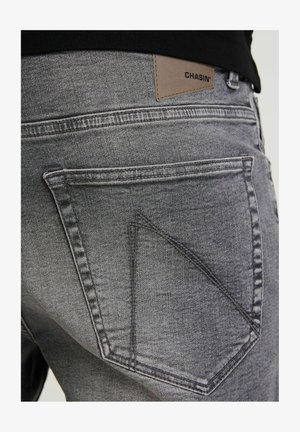 CHASIN' CROWN.S JAMES - Džinsiniai šortai - grey