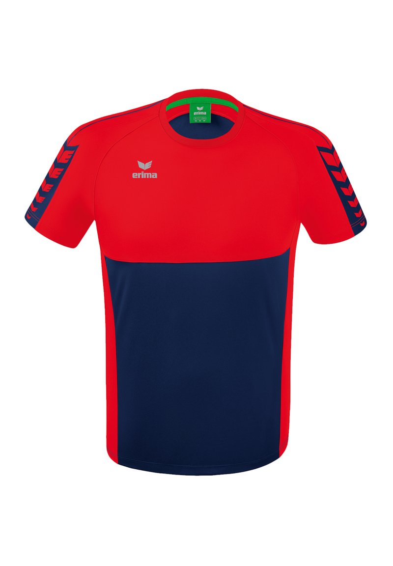 Maglietta atletica rossa e blu navy a maniche corte, con logo sul petto e un design decorato sulle maniche.