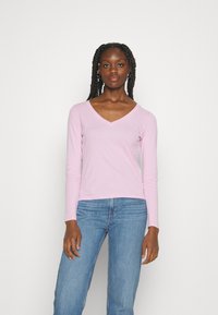 Levi's® V NECK BABY TEE - Långärmad tröja - pink lavender