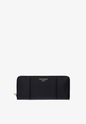 Portafoglio nero con zip su tutto il perimetro, cuciture verticali, cursore della zip color oro e logo del marchio "TWINSET" in lettere dorate al centro davanti.
