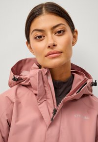Áhkká Regnjakke / vandafvisende jakker - braunrosa