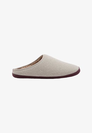 Grijze wollen slipper met een ronde neus, zachte binnenvoering en een bordeauxrode zool. Het ontwerp is naadloos met een laag uitgesneden silhouet.
