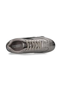 Graue Ledersneaker mit strukturierter Oberfläche, Schnürdesign und schwarzen Akzenten. Verfügt über einen gepolsterten Kragen und ein Logo auf der Innensohle.