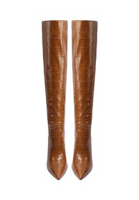Stivali alti in pelle marrone con texture in croccodile, punte affusolate e finitura liscia, caratterizzati da un design aderente che evidenzia la forma.
