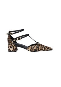 Zapatos de tacón bloque con estampado de leopardo, punta afilada, correas de cuero negro y acentos dorados. Tacón plano y tejido texturizado.