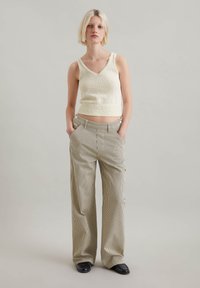 Marc O'Polo DENIM WORK WIDE AUS GESTREIFTEM - Relaxed fit jeans - offwhite