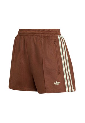 Shorts de sport marron Adidas avec taille élastique, poche latérale zippée, trois bandes blanches et logo sur la jambe gauche.
