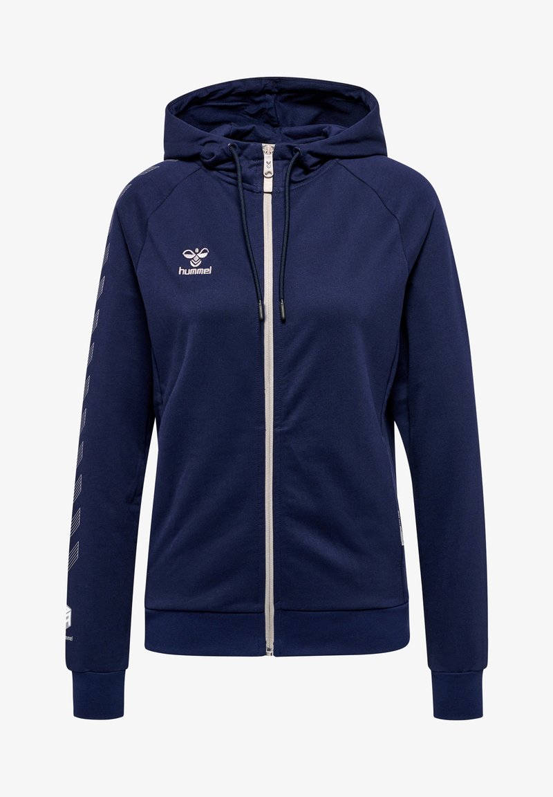 Navy-blaues Zip-Hoodie aus weichem Stoff, mit einem weißen Reißverschluss, verstellbarer Kapuze und diagonalen weißen Streifen an den Ärmeln.