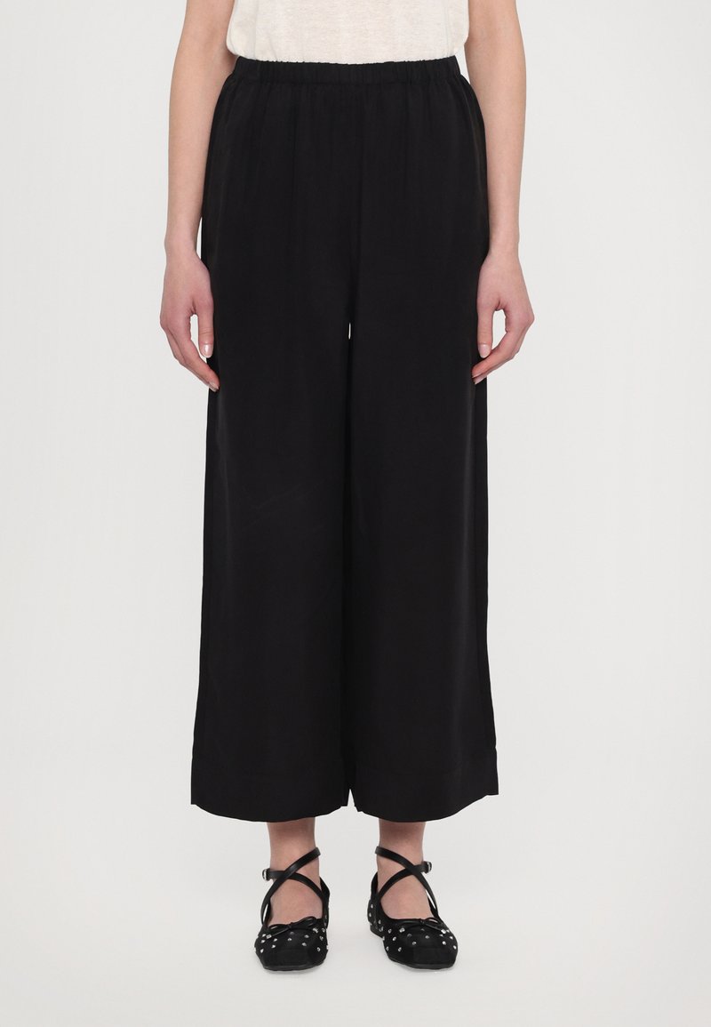 By Malene Birger - MIRABELLO - Pantalones - black, Ampliar