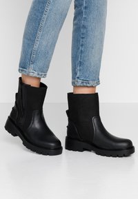 UGG Botines - black