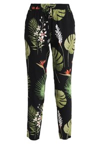 Zwarte bloemenbroek met een trekkoord in de Taille, versierd met groene bladeren en witte bloemen, gemaakt van lichtgewicht stof.