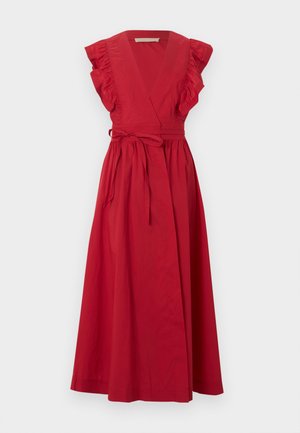 Robe midi rouge portefeuille avec des manches courtes volantées et une ceinture nouée en tissu à la taille, réalisée en matériau léger.