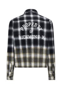 Camicia a scacchi bianca e nera con accenti gialli, dotata di colletto, maniche lunghe e il testo "PROPRIETÀ DI RICHMOND X" sul retro.