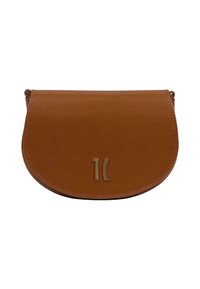 Bolso de cuero marrón tipo bandolera con forma redondeada, que presenta un cierre dorado y un diseño minimalista. Textura suave y acentos discretos.