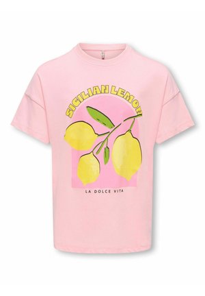 Pink T-shirt with graphic of three yellow lemons on a branch, text "Sicilian Lemon" in yellow and "La Dolce Vita" in black below.