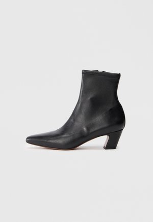 DORIA - Gležnjarji - black