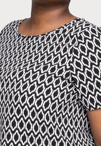 ONLY Carmakoma Blus - black