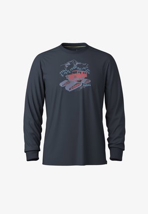 Langarmshirt in Marineblau aus einem weichen Material, mit einem roten Schneekatzen-Grafikdruck im Hintergrund, der Berge und Bäume zeigt.