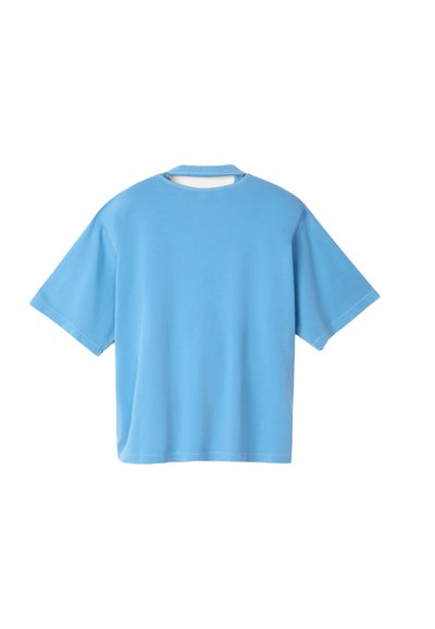 Kortarmige blauwe katoenen T-shirt met ronde hals, met een minimalistisch ontwerp en een uitgesneden detail op de rug voor ademend vermogen.