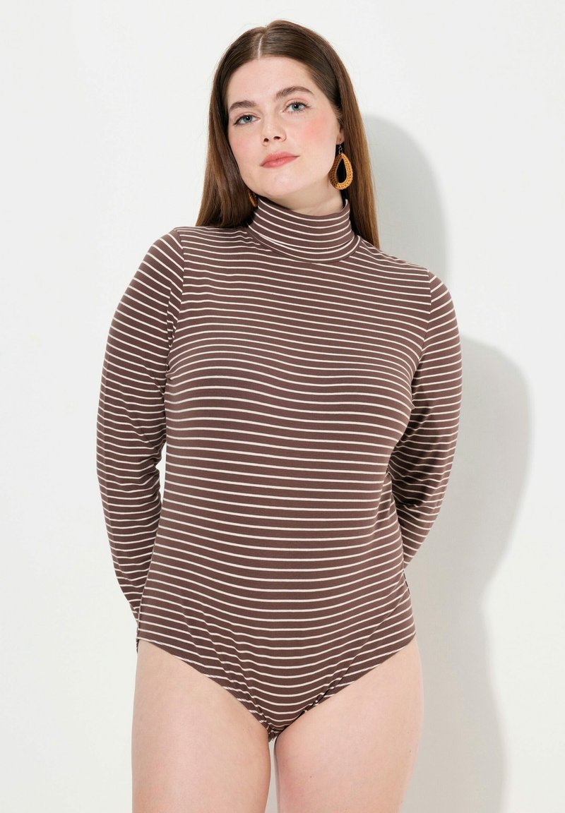 Brunrandig långärmad bodysuit med hög halsringning och mjukt, stretchigt material. Har tunna vita ränder och en söt skärning i botten.