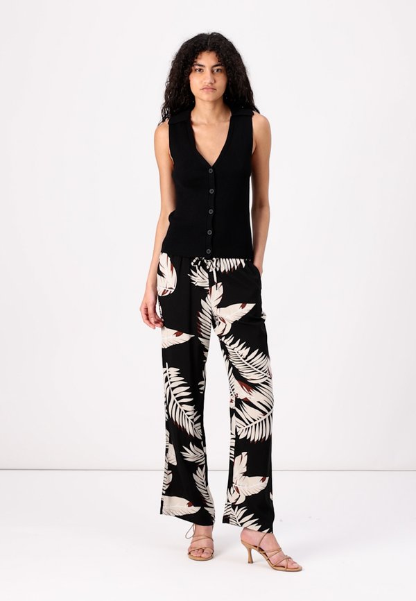 VMWILLOW V NECK - Waistcoat3