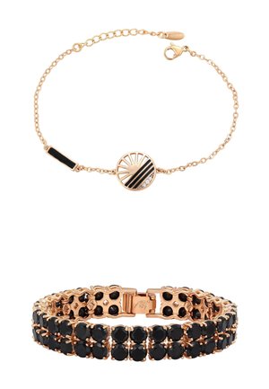 Brățară cu lanț placat cu aur roz, având un charm circular cu soare și dungi, și o brățară placată cu aur roz cu două rânduri de pietre prețioase negre.