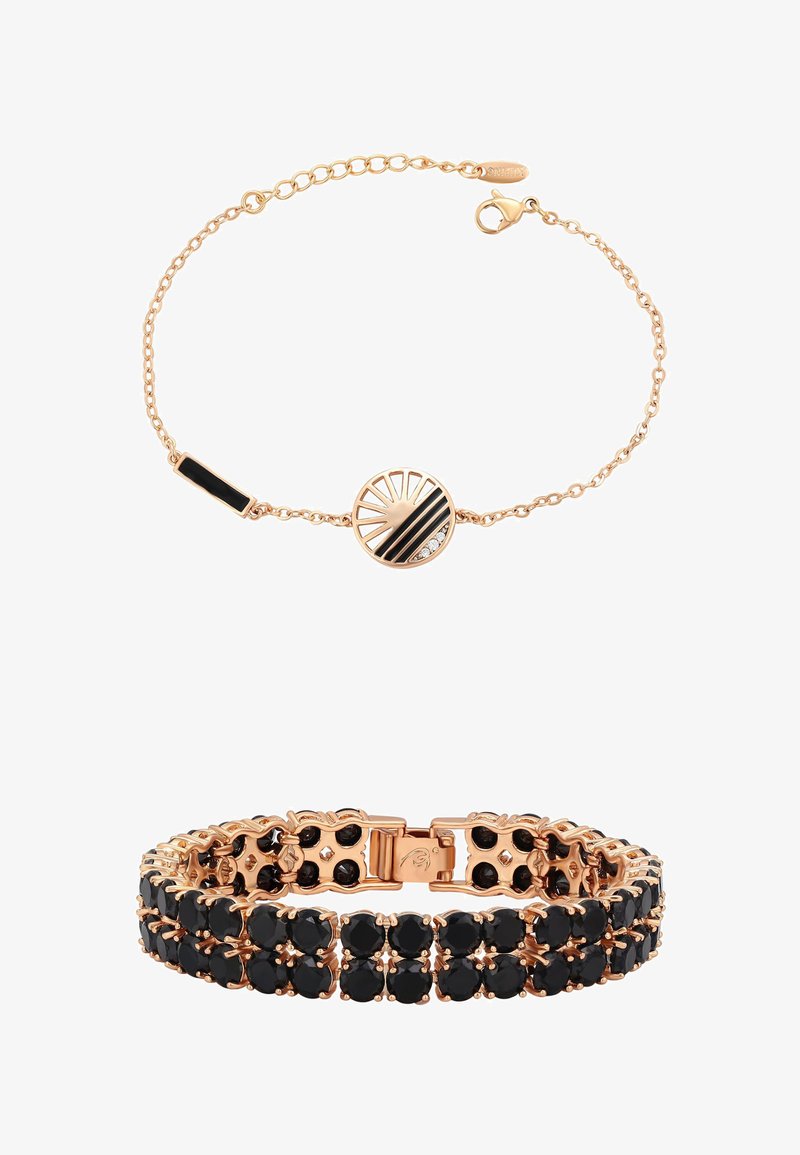Bransoletka z łańcuszkiem w kolorze różowego złota z okrągłym zawieszką przedstawiającą słońce i paski oraz bransoletka w kolorze różowego złota z dwoma rzędami czarnych kamieni szlachetnych.