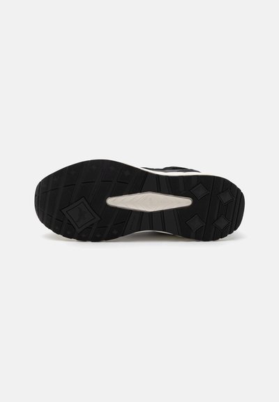 MCM SKYWANDER  - Sportcipő - black