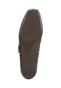 Sole di scarpa in pelle marrone con un motivo testurizzato e superficie scanalata per trazione. Presenta una punta arrotondata e un design a tacco piatto.