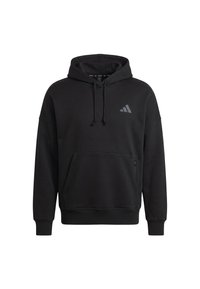 Μαύρο φούτερ Adidas με τσέπη καγκουρό μπροστά, ρυθμιζόμενη κουκούλα με κορδόνι και ανακλαστικό λογότυπο στο αριστερό στήθος.