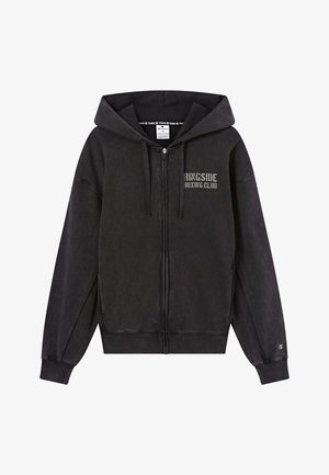 Czarna bluza z kapturem na zamek, z przednimi kieszeniami, regulowanym sznurkiem w kapturze oraz napisem "RINGSIDE BOXING CLUB" na lewej piersi.