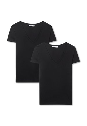 Czarne t-shirty z dekoltem w serek, krótkie rękawy, miękka mieszanka bawełny, gładka struktura, w pakiecie po dwie sztuki, standardowy krój, bez widocznych wzorów czy akcentów.