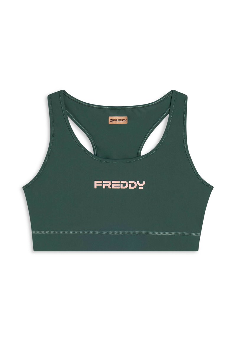 Reggiseno sportivo verde scuro realizzato in tessuto morbido, con scollo a camino e design racerback. Il nome del marchio "FREDDY" è stampato in rosa chiaro.