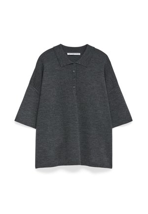 Donkergrijze polo met korte mouwen, een kraag en vijf knopen. Zachte, gestructureerde stof met een ontspannen pasvorm.