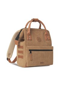 Tan corduroy rugtas met bruin lederen accenten, een ritsvak aan de voorkant en gevoerde schouderbanden. Bevat een logo-opdruk en zijkleppen.