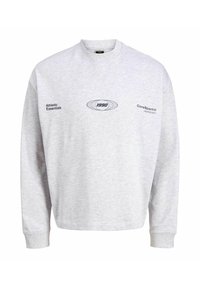Sudadera de algodón gris con mangas largas, cuello redondo y texto bordado. Presenta los diseños "Esenciales Atlético" y "1990" en el frontal.