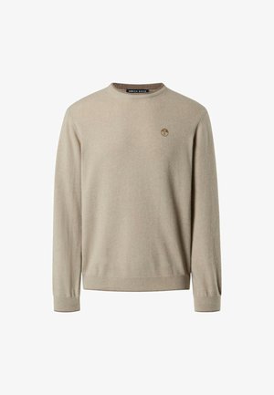 Pull en beige avec col rond, manches longues, bords-côtes aux manches et à l'ourlet, et un petit logo circulaire sur la poitrine gauche.