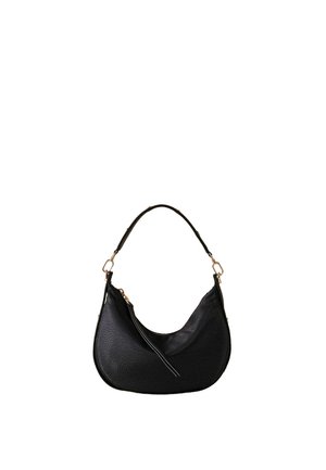 Sac à main croissant en cuir noir texturé avec une sangle courte et des ferrures dorées, doté d’une fermeture éclair et d’une languette attachée.