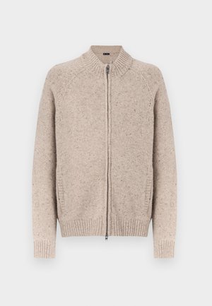 Beež kootud kardigan kõrge krae, tõmbluku, soonikuga varrukate ja äärega, millel on tekstureeritud kangas, mille sees on täpiline muster.