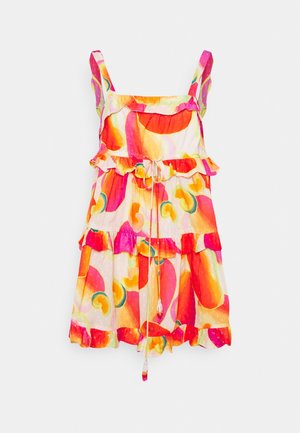 Robe à motifs floraux avec des volants, taille réglable avec lien, et bretelles spaghetti. Présente des couleurs vives de rose, orange et jaune.